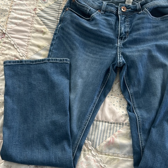 Women’s jeans size 10P. Great condition. - Picture 2 of 4